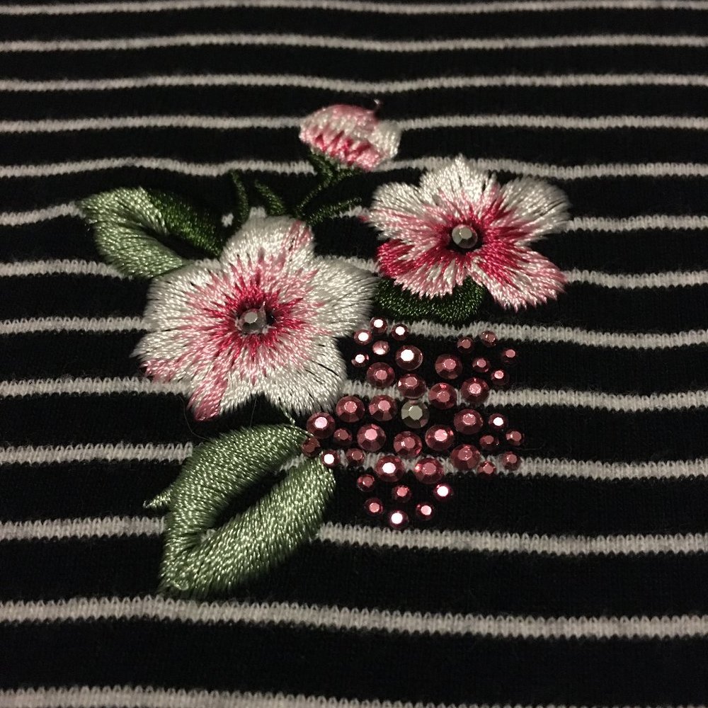 Karen Scott Pinstripe Cotton Jersey Long Sleeve Tee Floral Embroidered French Gi - Picture 6 of 15